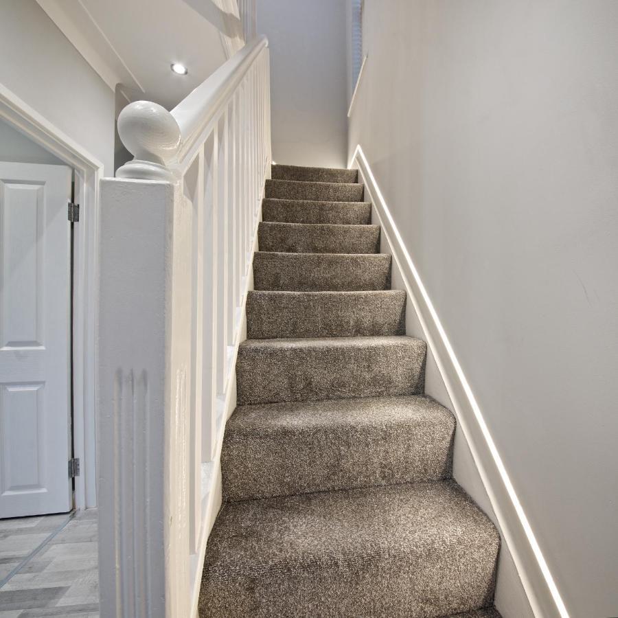 Beautiful Cozy Home With Free Parking Manchester Eksteriør bilde