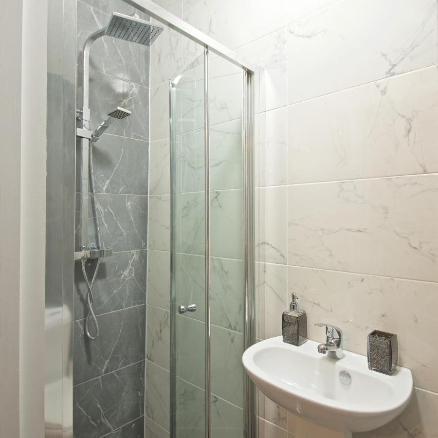 Beautiful Cozy Home With Free Parking Manchester Eksteriør bilde
