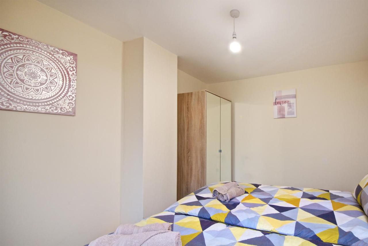 Beautiful Cozy Home With Free Parking Manchester Eksteriør bilde